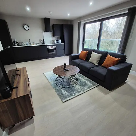 Stylish And Bright 2 Bed In